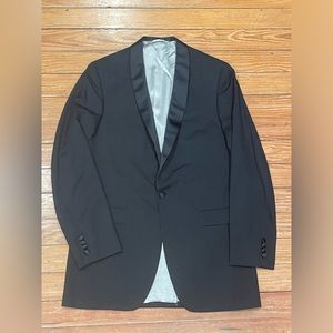 Oxxford shawl collar dinner/tuxedo jacket in black. Size ~40